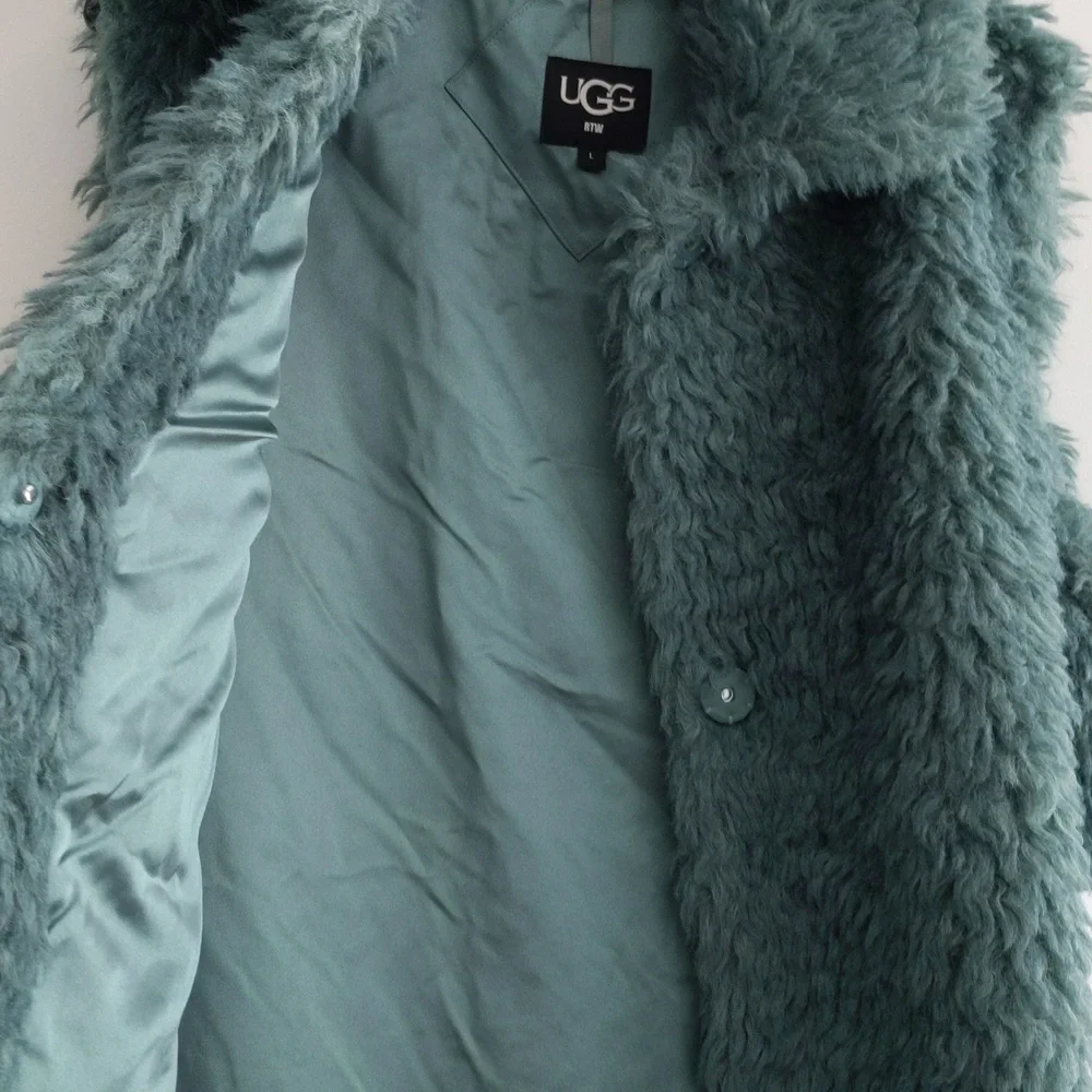 UGG Tammie Faux Fur vest - Picture 17 of 17